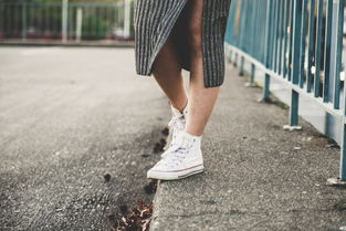 据报道，一起涉及小学生的脚踹女孩事件已经引起了广泛关注。当地警方已经介入处理此事，以维护公正和社会秩序。